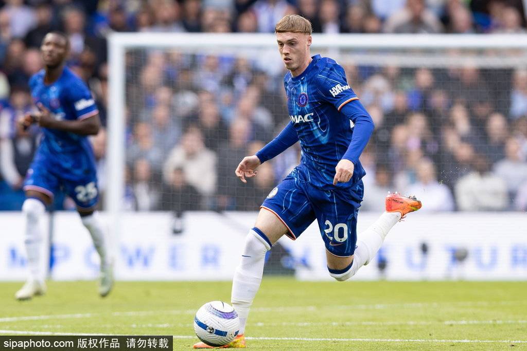 重磅！切尔西2025-26新球衣发布：帕尔默携群星演绎伦敦魂，致敬传奇，剑指欧冠！